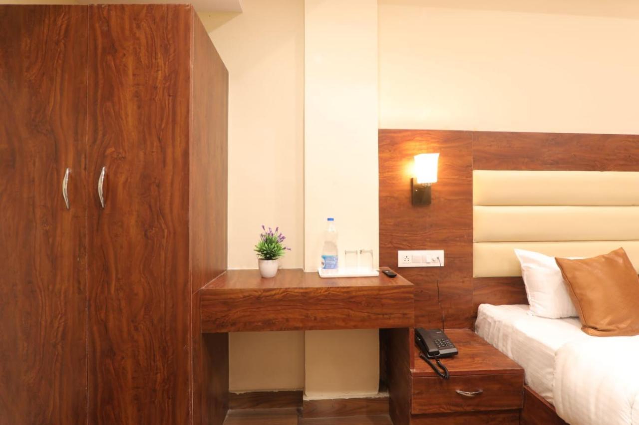 Hotel Blueark Lucknow Eksteriør billede